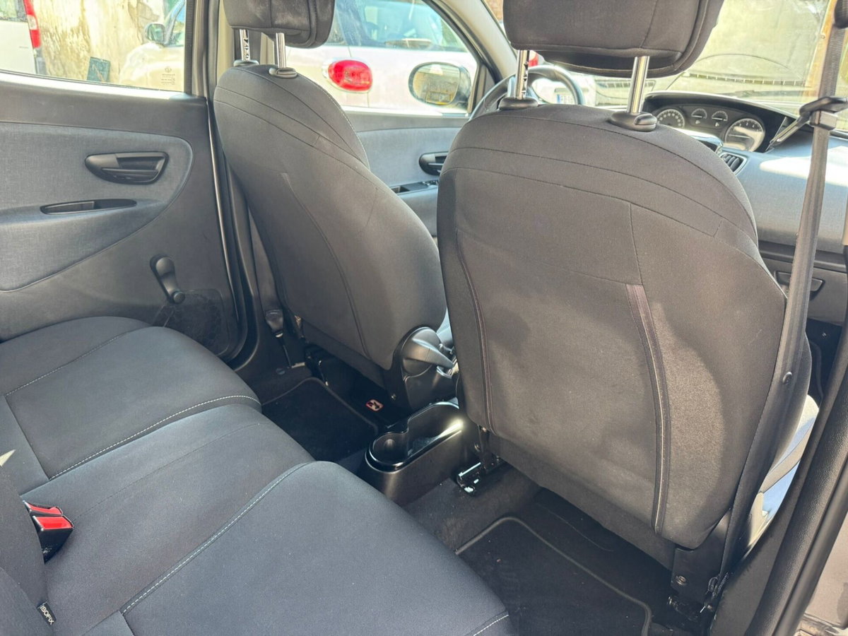 Lancia Ypsilon 1.0 FireFly 5 porte S&S Hybrid Alberta Ferretti (15)