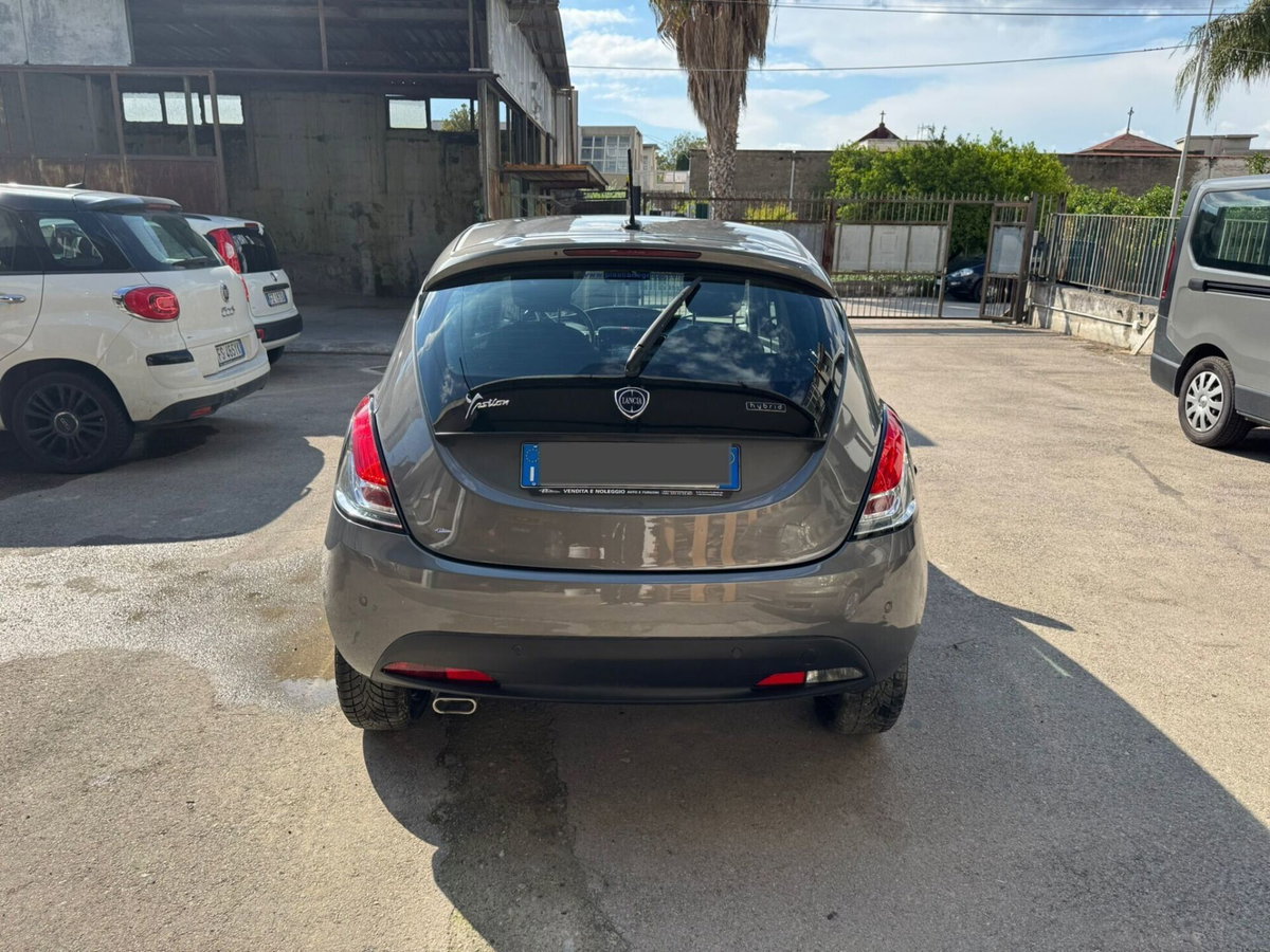 Lancia Ypsilon 1.0 FireFly 5 porte S&S Hybrid Alberta Ferretti (3)