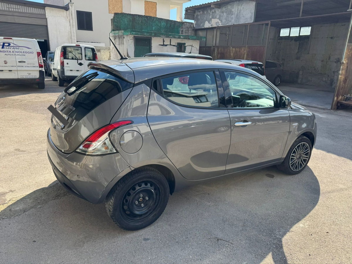 Lancia Ypsilon 1.0 FireFly 5 porte S&S Hybrid Alberta Ferretti (5)