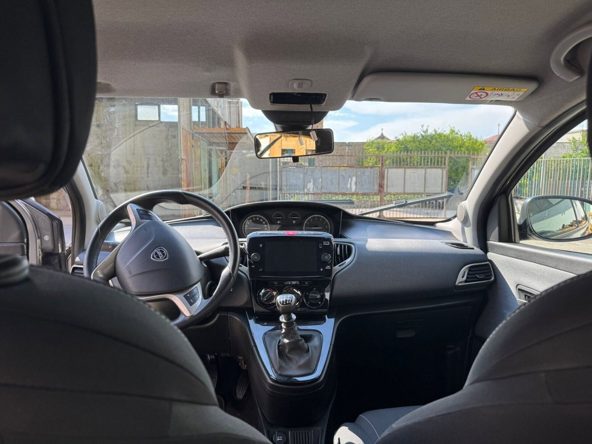 Lancia Ypsilon 1.0 FireFly 5 porte S&S Hybrid Alberta Ferretti (6)