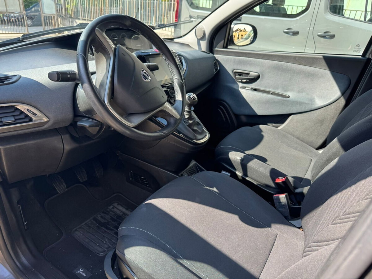 Lancia Ypsilon 1.0 FireFly 5 porte S&S Hybrid Alberta Ferretti (7)