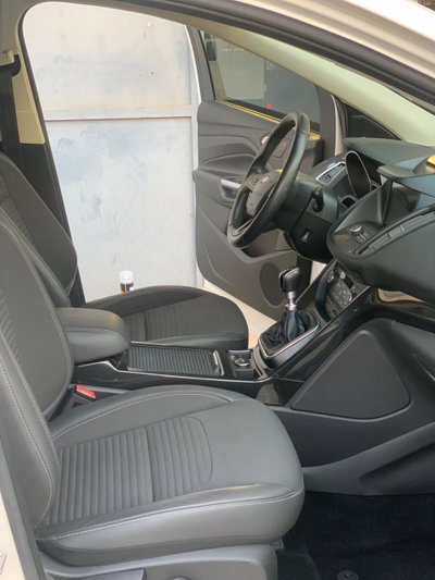 Ford Kuga 1.5 TDCI 120 CV S&S 2WD Titanium (16)