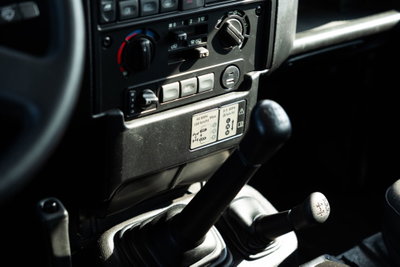 Land Rover Defender 110 2.2 TD4 Station Wagon E N1 (13)
