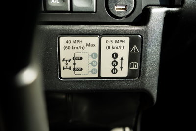 Land Rover Defender 110 2.2 TD4 Station Wagon E N1 (14)