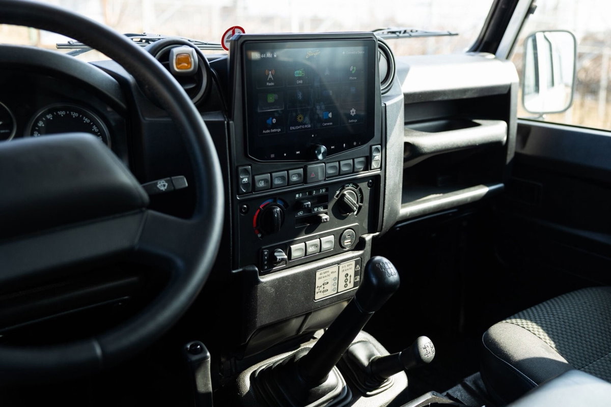 Land Rover Defender 110 2.2 TD4 Station Wagon E N1 (18)