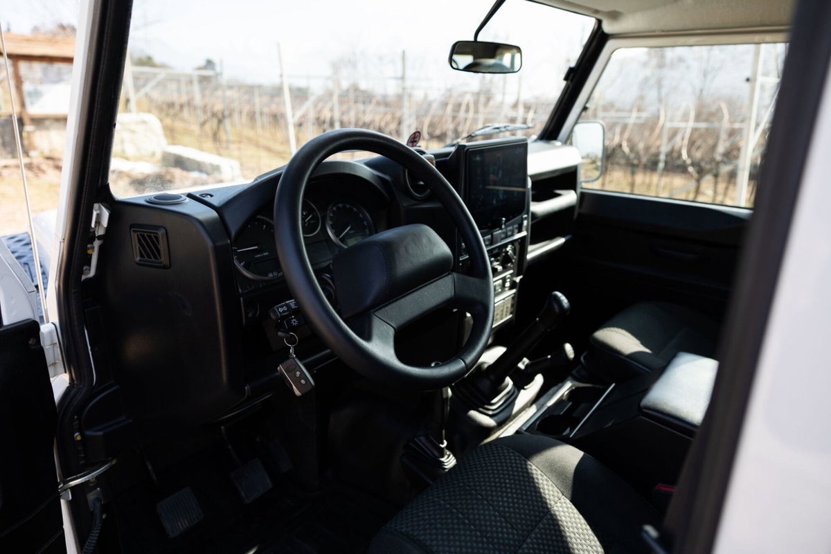 Land Rover Defender 110 2.2 TD4 Station Wagon E N1 (20)