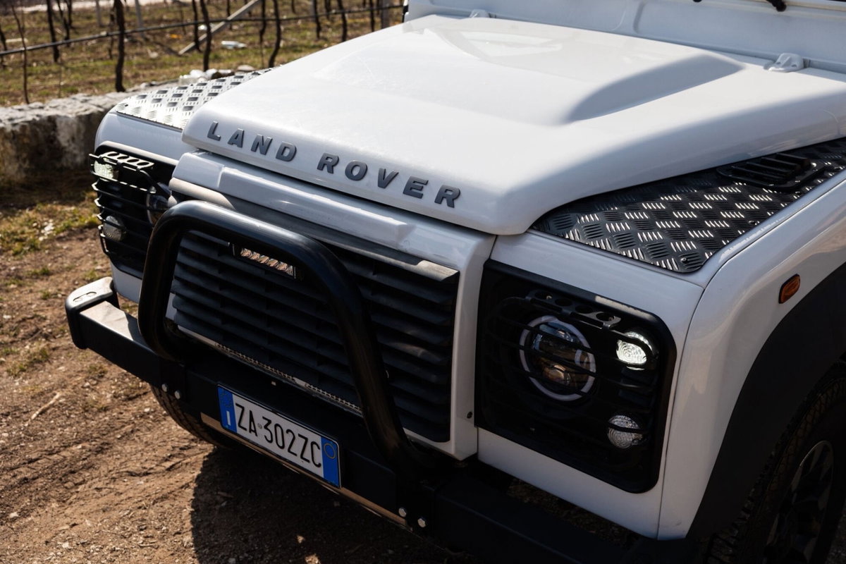 Land Rover Defender 110 2.2 TD4 Station Wagon E N1 (4)