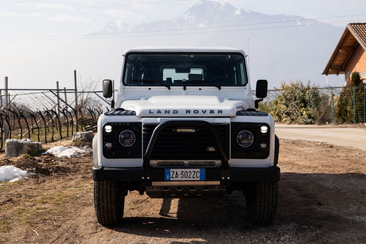 Land Rover Defender 110 2.2 TD4 Station Wagon E N1 (7)