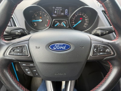 Ford Kuga 1.5 TDCI 120 CV S&S 2WD ST-Line (11)