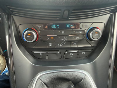 Ford Kuga 1.5 TDCI 120 CV S&S 2WD ST-Line (13)