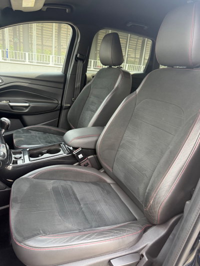 Ford Kuga 1.5 TDCI 120 CV S&S 2WD ST-Line (9)