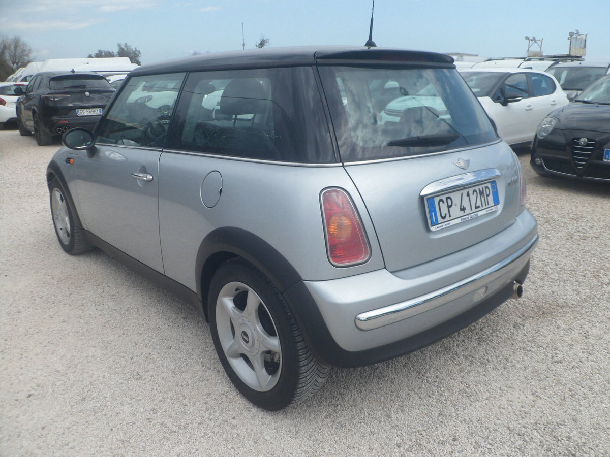 MINI Mini 1.6 16V Cooper (2)