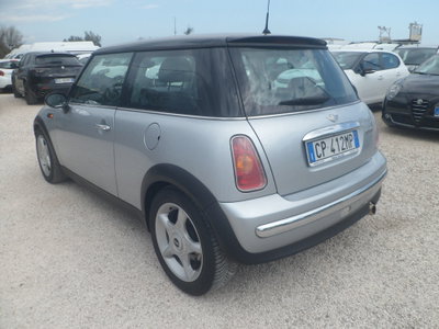 MINI Mini 1.6 16V Cooper (2)