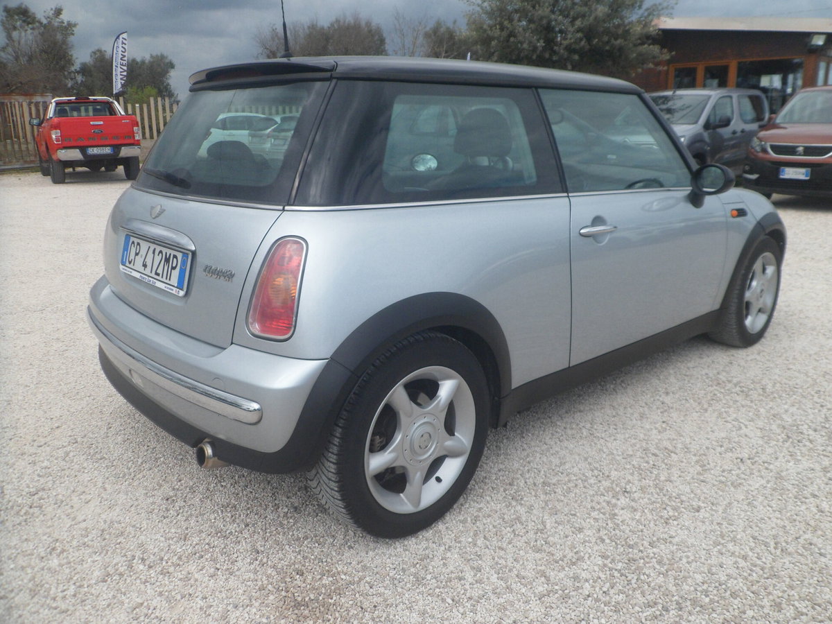 MINI Mini 1.6 16V Cooper (3)