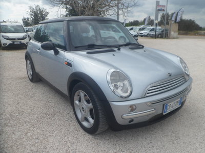 MINI Mini 1.6 16V Cooper (4)