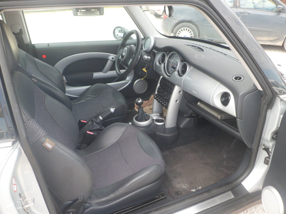 MINI Mini 1.6 16V Cooper (5)
