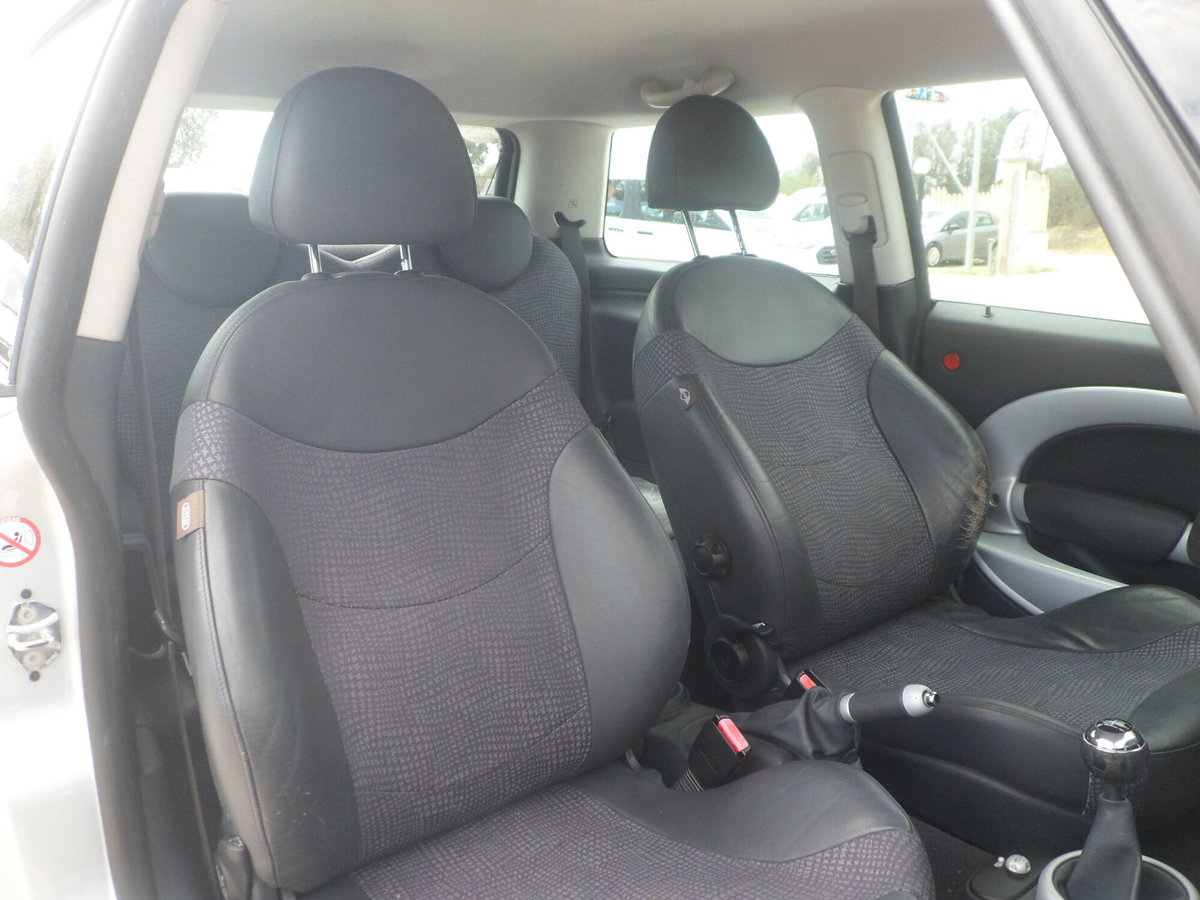 MINI Mini 1.6 16V Cooper (6)