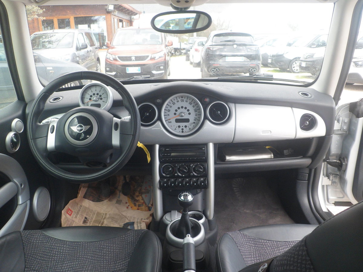 MINI Mini 1.6 16V Cooper (8)