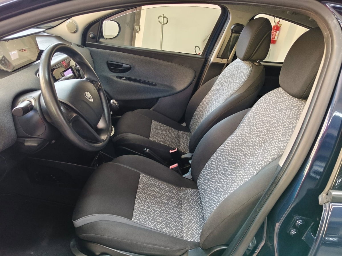 Lancia Ypsilon 1.0 FireFly 5 porte S&S Hybrid Ecochic Silver (10)