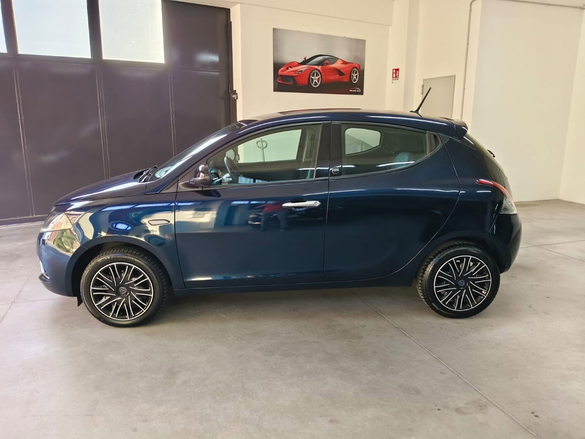 Lancia Ypsilon 1.0 FireFly 5 porte S&S Hybrid Ecochic Silver (3)