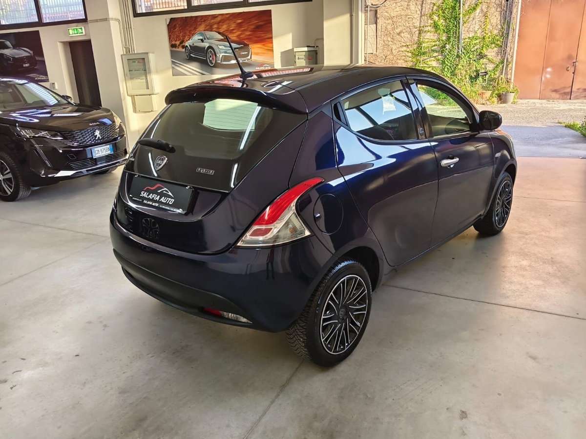 Lancia Ypsilon 1.0 FireFly 5 porte S&S Hybrid Ecochic Silver (5)