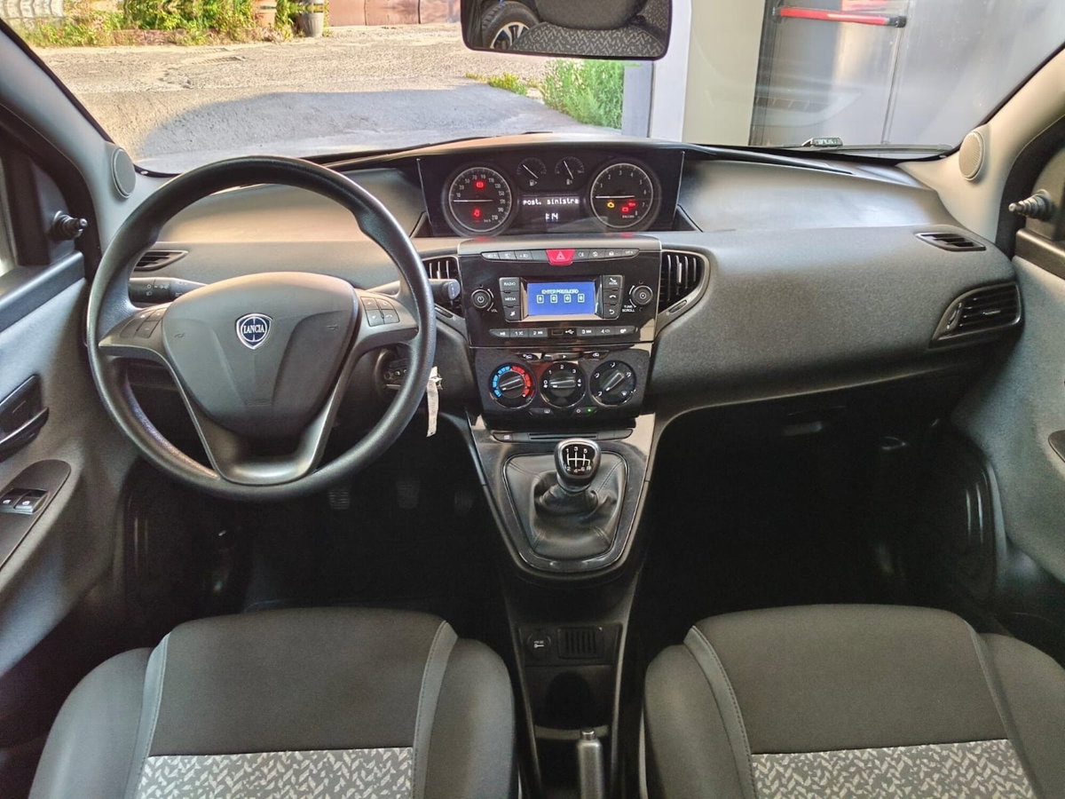 Lancia Ypsilon 1.0 FireFly 5 porte S&S Hybrid Ecochic Silver (8)