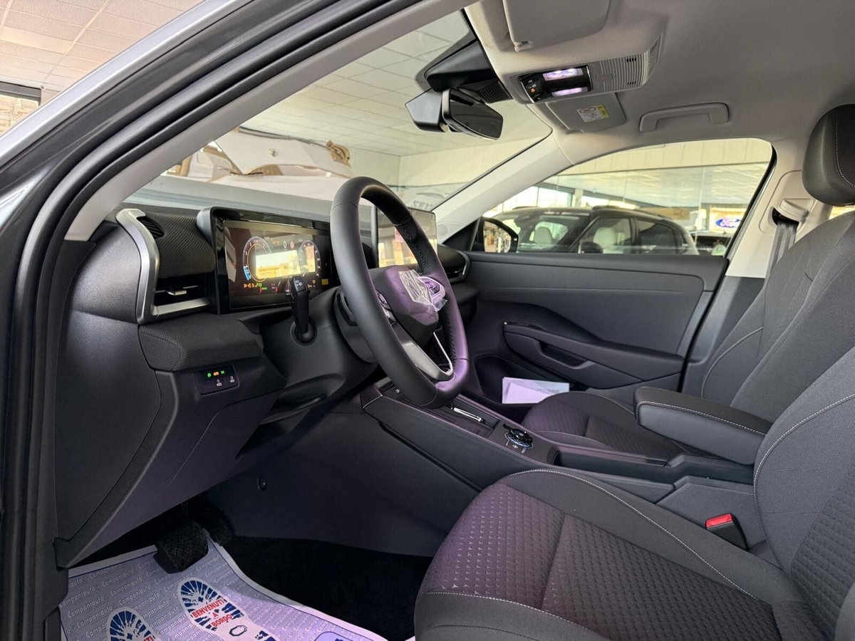 Volkswagen T-Roc 1.5 etsi Life 115cv dsg (9)