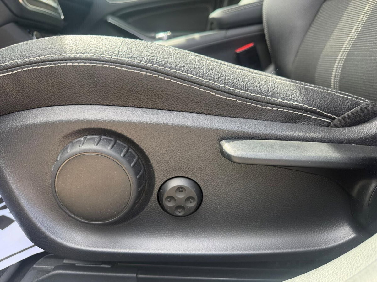 Mercedes-Benz GLA SUV 200 d Automatic Sport (12)