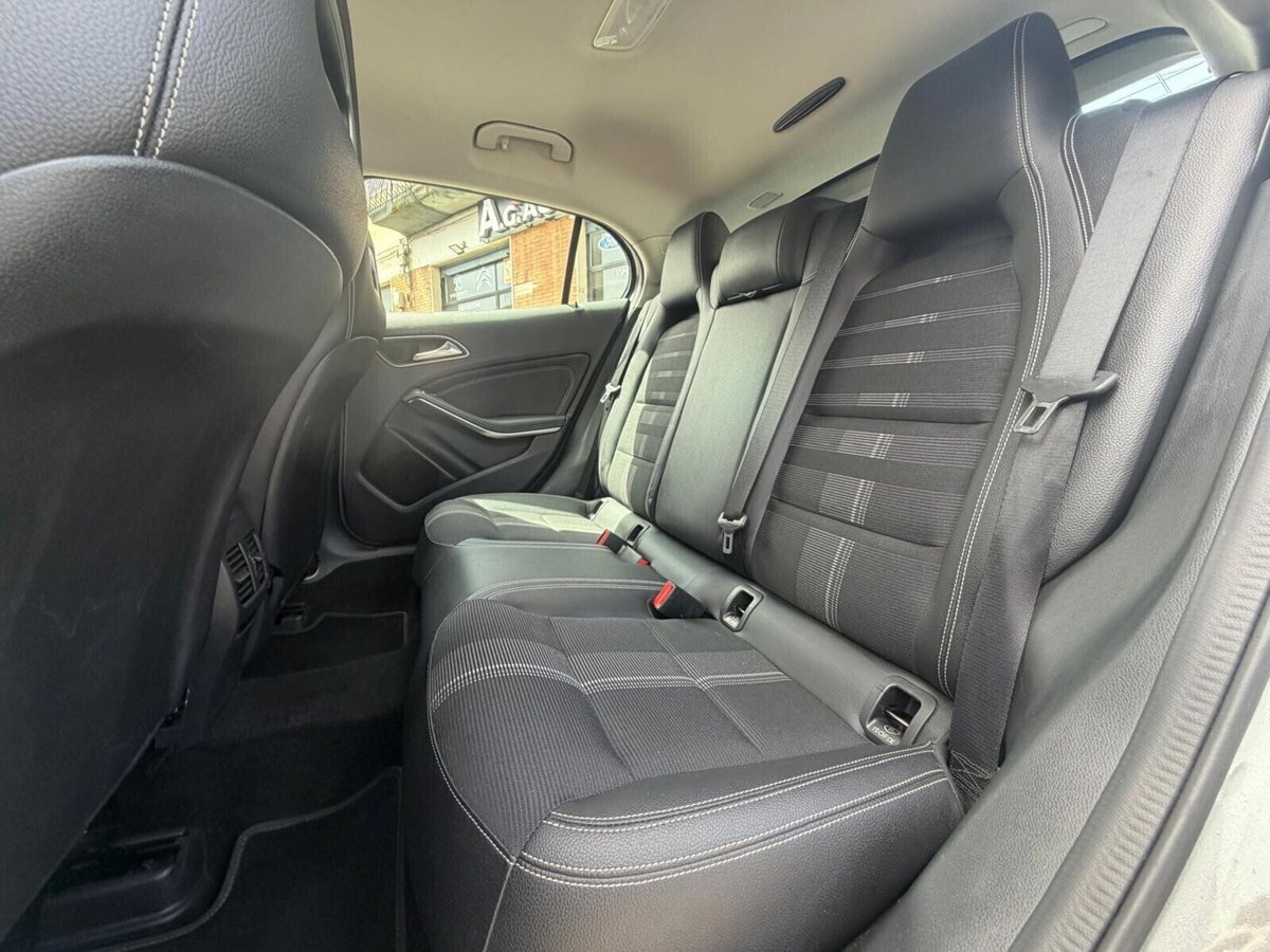 Mercedes-Benz GLA SUV 200 d Automatic Sport (13)