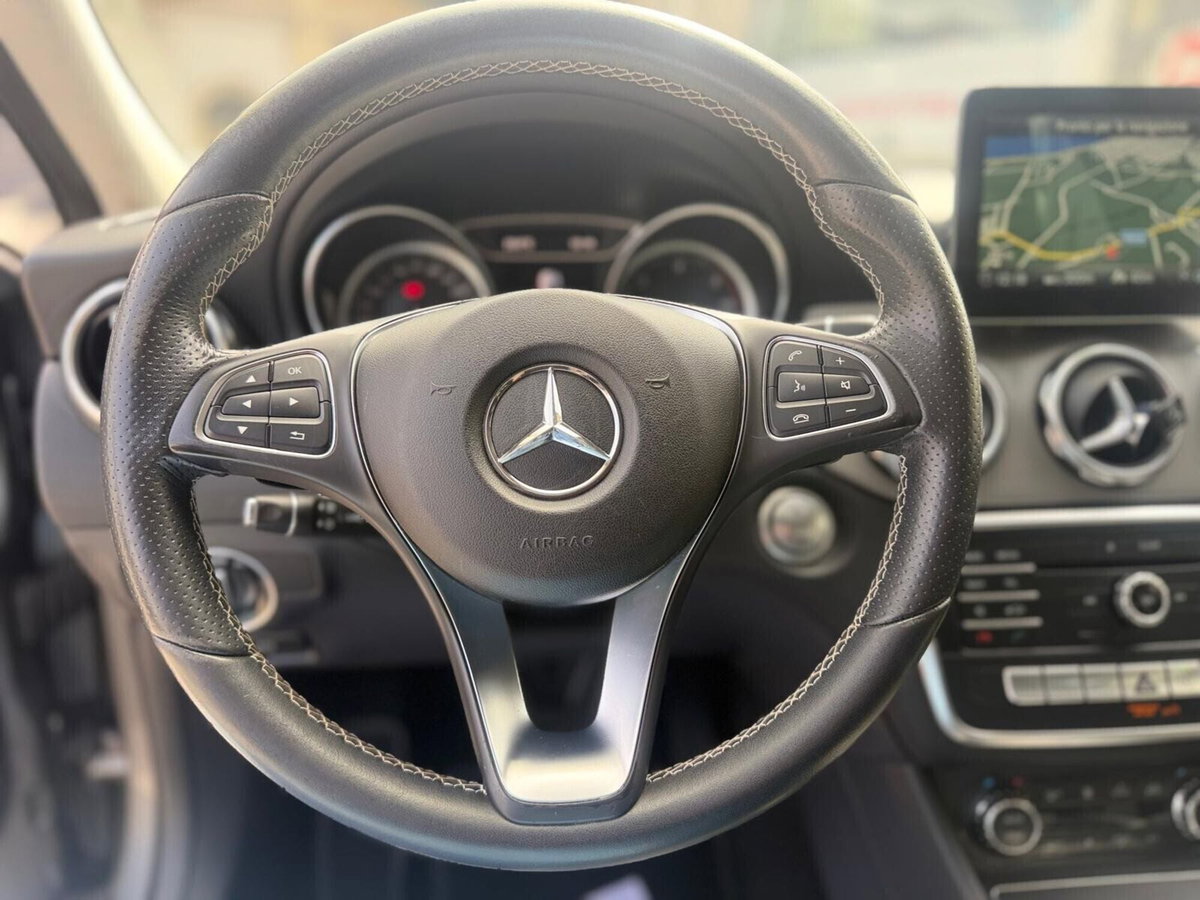 Mercedes-Benz GLA SUV 200 d Automatic Sport (15)