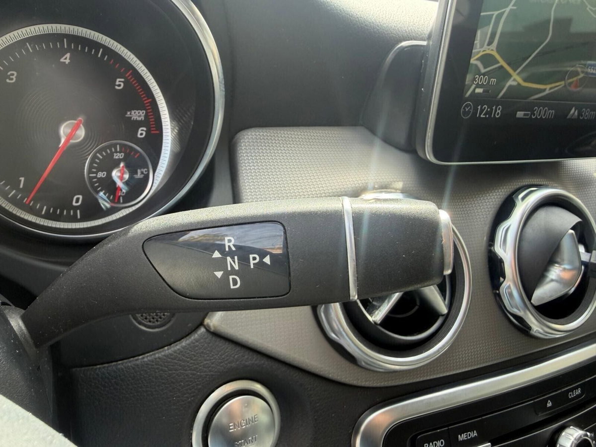 Mercedes-Benz GLA SUV 200 d Automatic Sport (19)