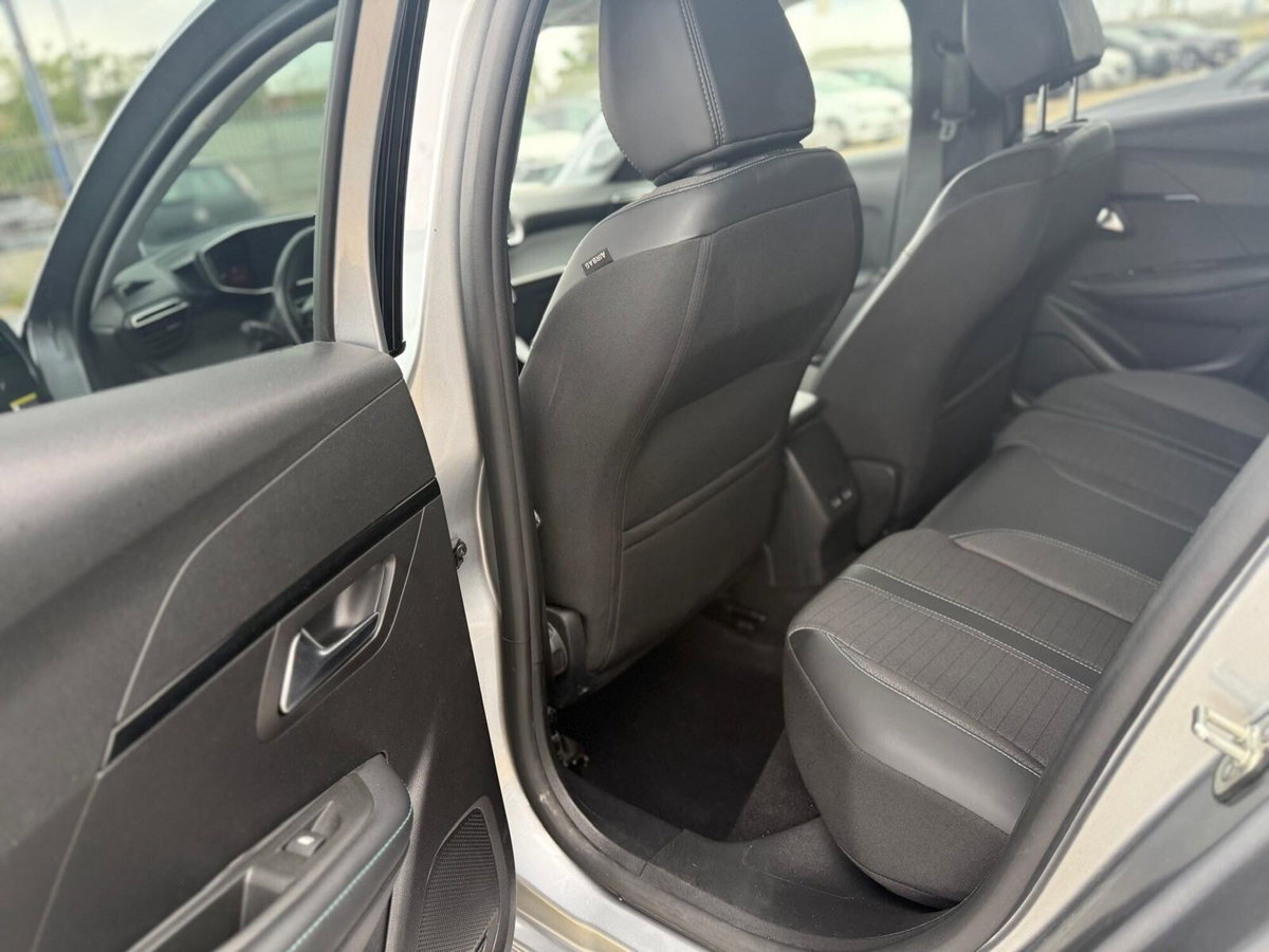 Peugeot 208 BlueHDi 100 Stop&Start 5 porte Allure (20)