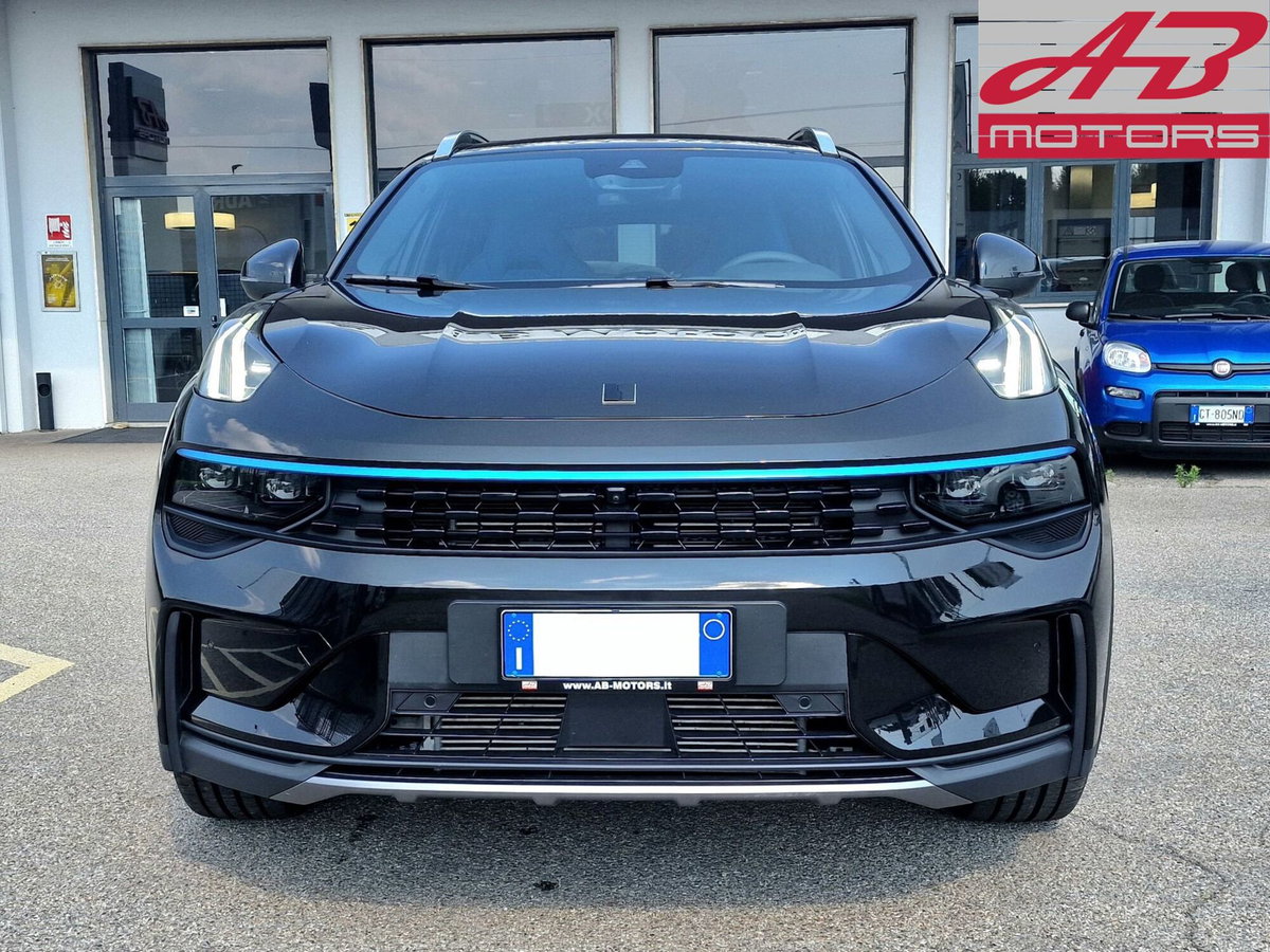 Lynk & Co 01 01 1.5 td phev (2)