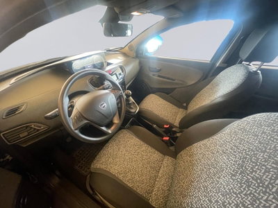 Lancia Ypsilon 1.0 FireFly 5 porte S&S Hybrid Ecochic Silver (4)