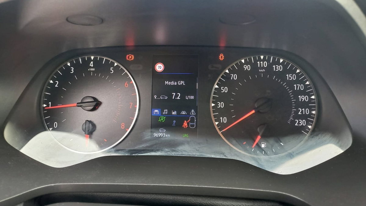Renault Captur TCe 100 CV GPL Equilibre (9)