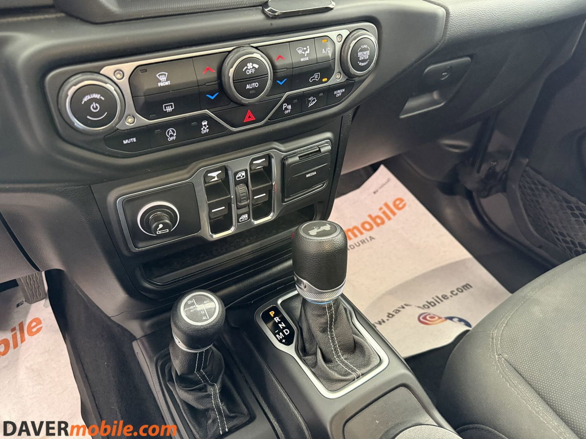Jeep Wrangler Unlimited 2.2 Mjt II Rubicon (16)