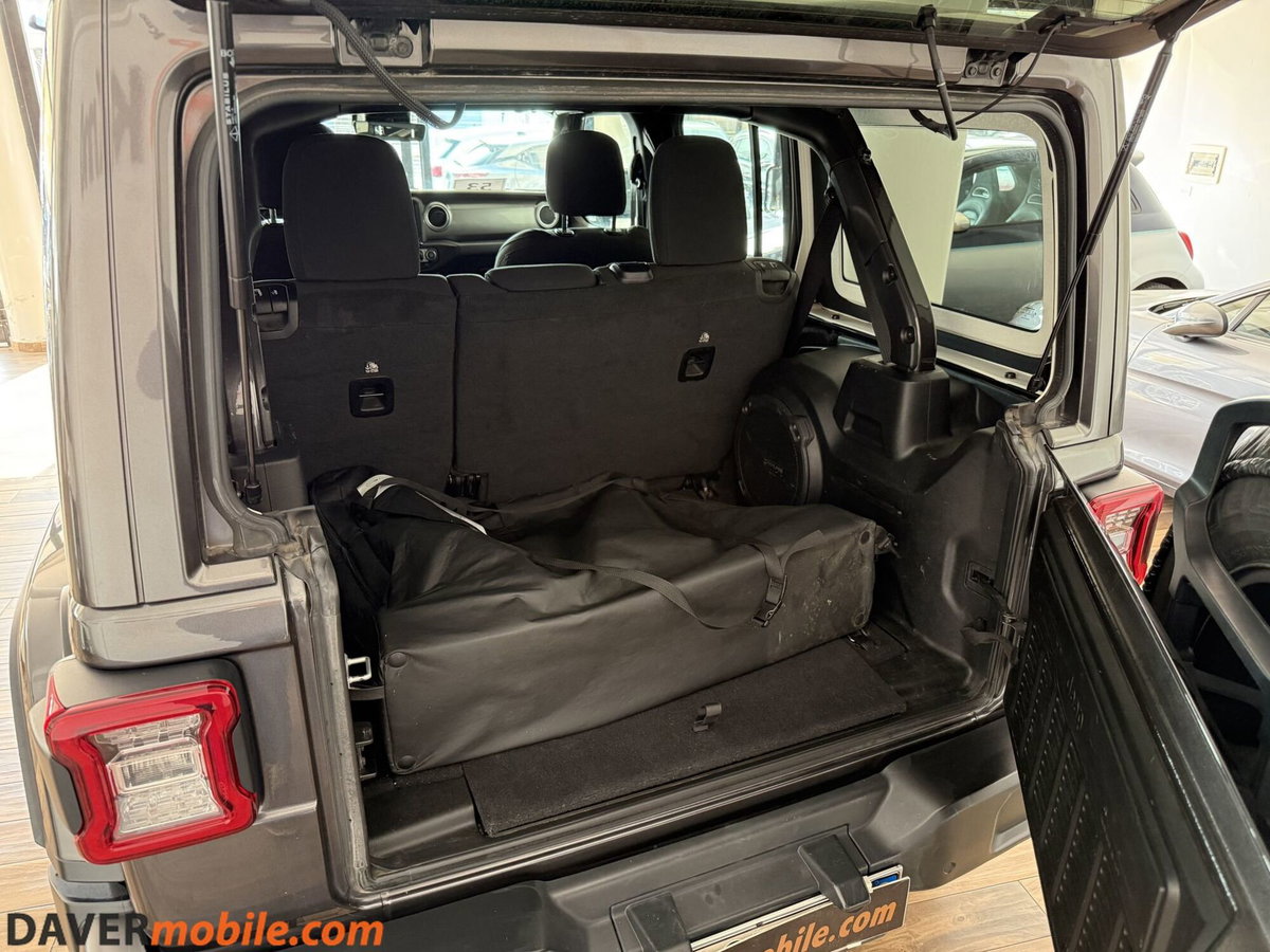 Jeep Wrangler Unlimited 2.2 Mjt II Rubicon (8)