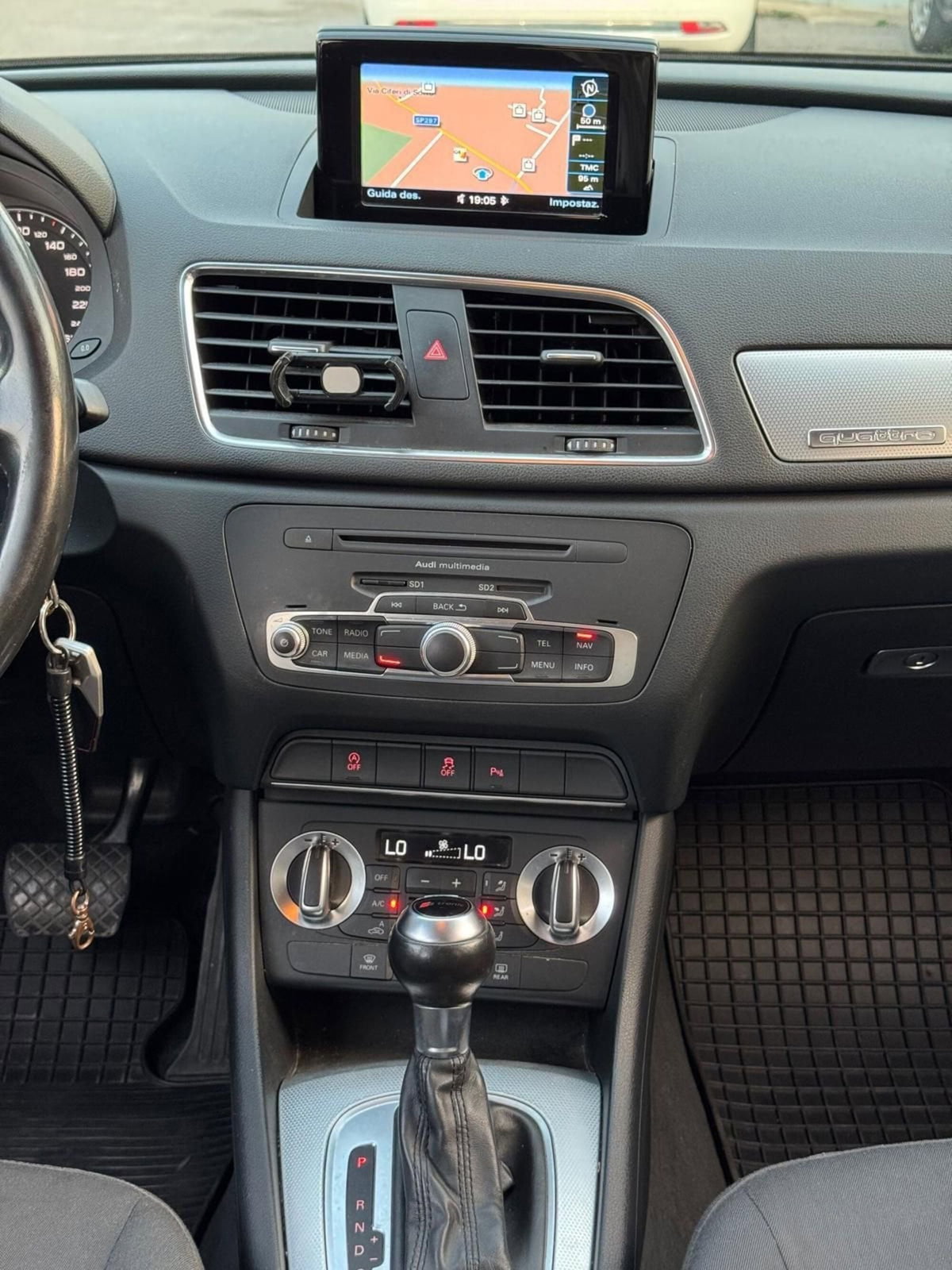 Audi Q3 2.0 TDI quattro Business (12)