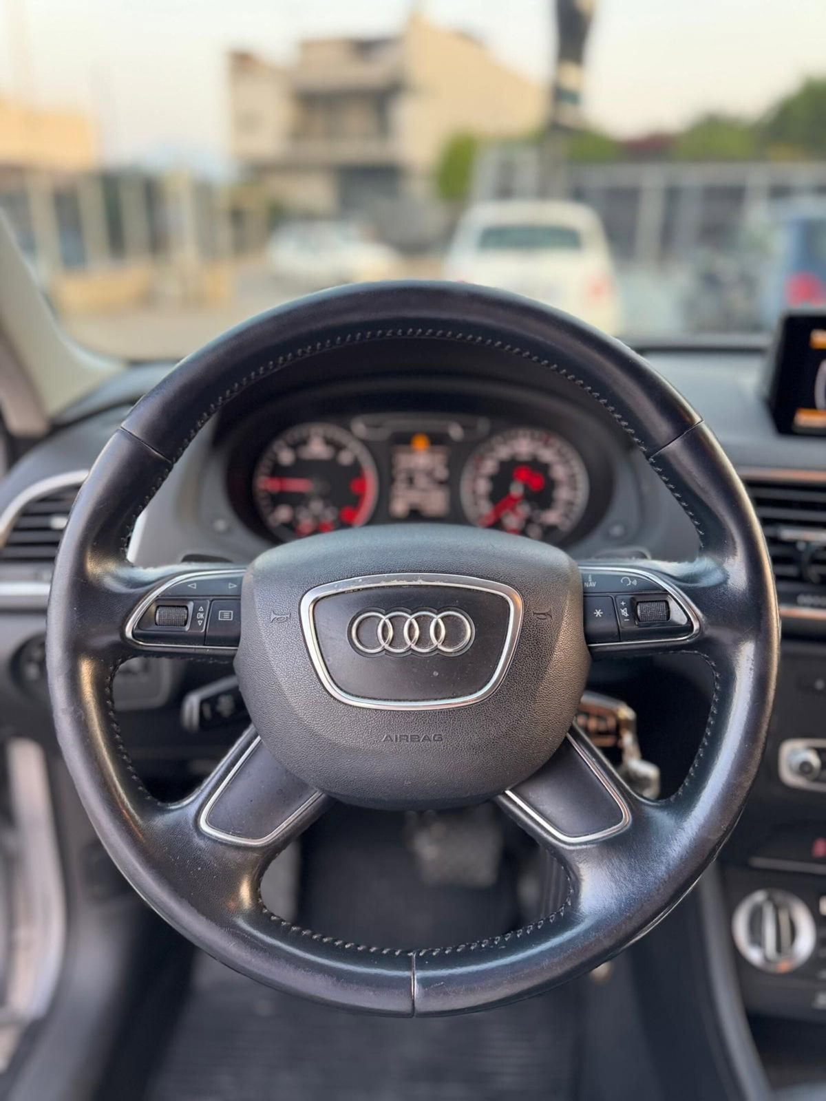 Audi Q3 2.0 TDI quattro Business (7)