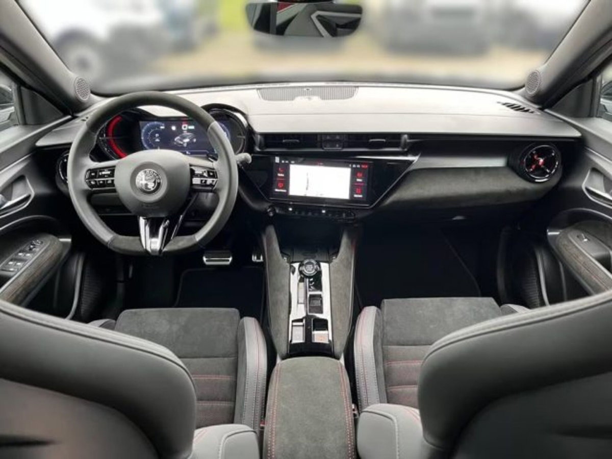 Alfa Romeo Junior elettrica 280 Veloce 280cv (7)