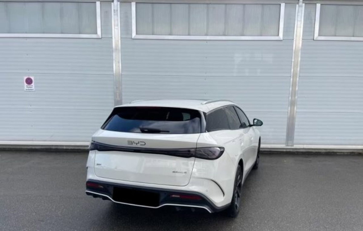 Byd Seal 6 DM-i Station Wagon 1.5 phev Comfort Lite (2)