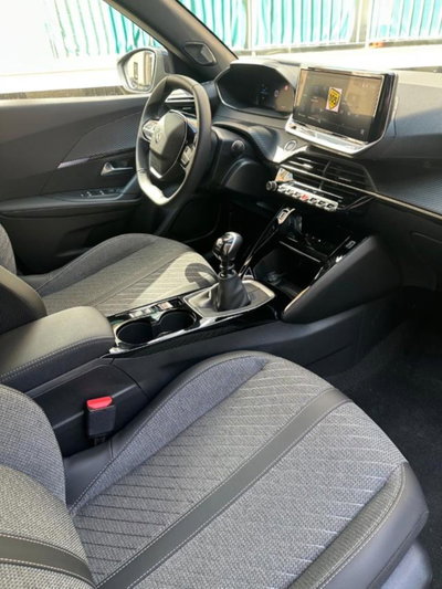 Peugeot 2008 PureTech 100 S&S Allure Navi Pack (18)