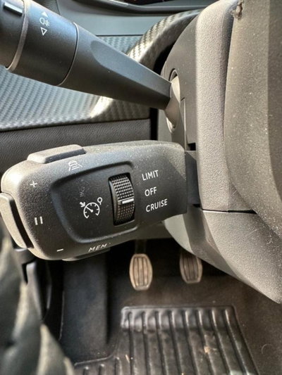 Peugeot 2008 PureTech 100 S&S Allure Navi Pack (20)