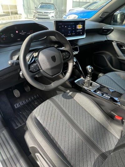 Peugeot 2008 PureTech 100 S&S Allure Navi Pack (7)