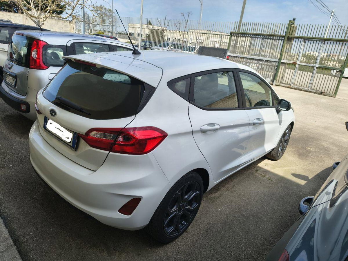 Ford Fiesta 1.1 85 CV 5 porte Titanium (2)