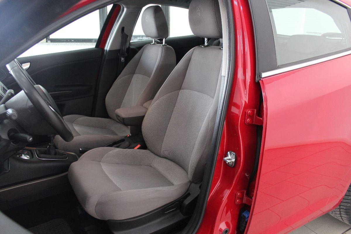 Alfa Romeo Giulietta 1.6 JTDm-2 Distinctive (12)