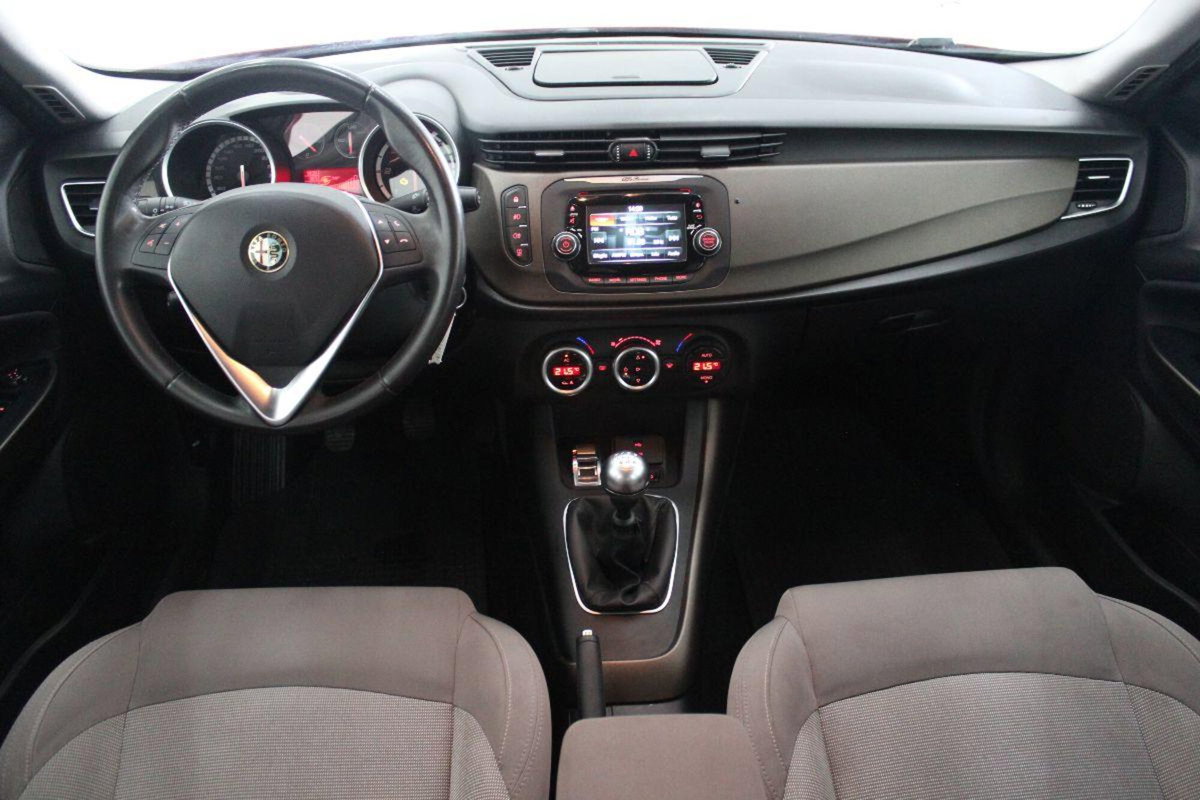 Alfa Romeo Giulietta 1.6 JTDm-2 Distinctive (7)