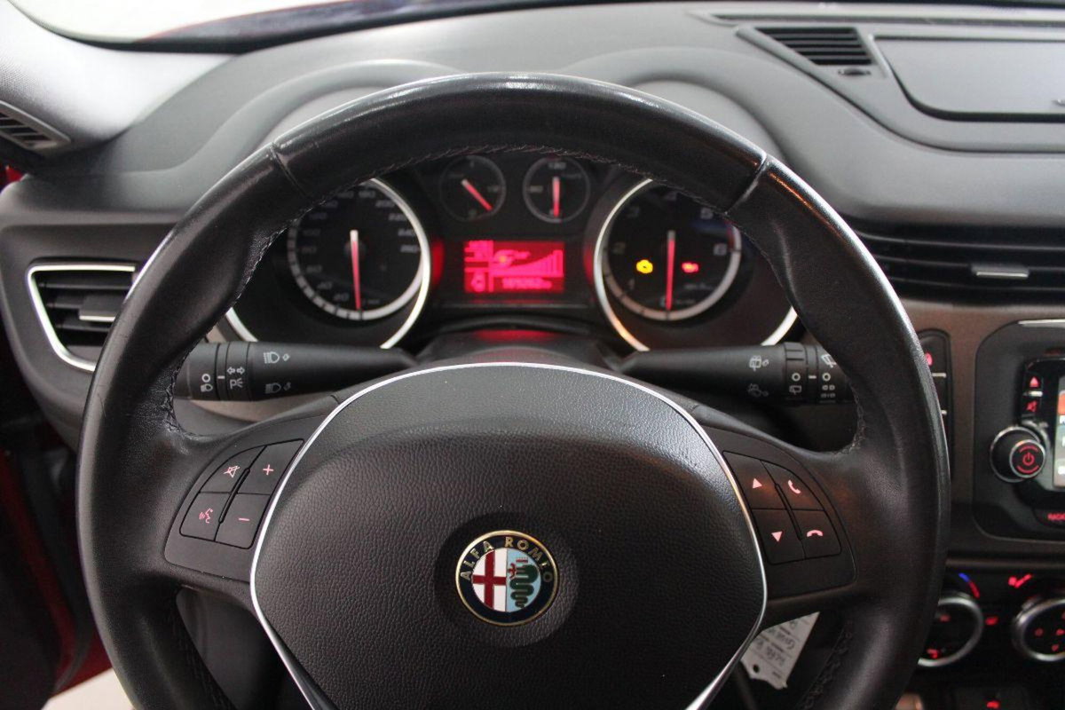 Alfa Romeo Giulietta 1.6 JTDm-2 Distinctive (8)