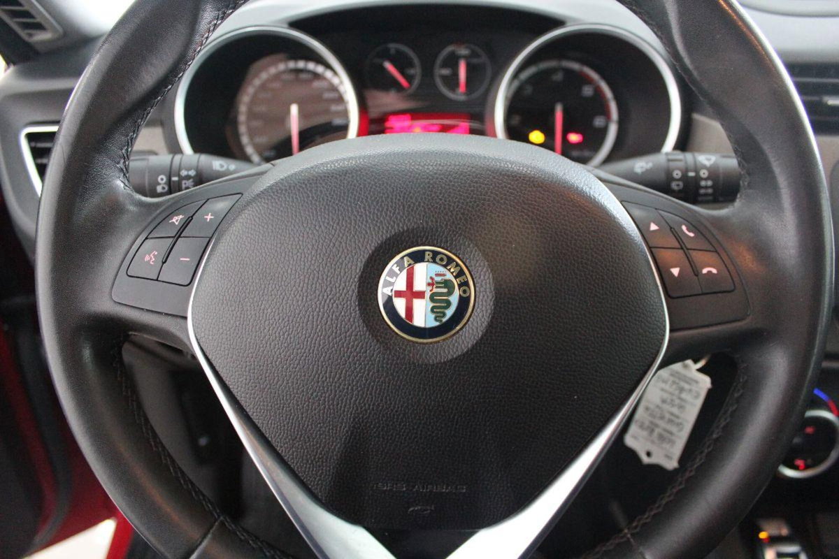Alfa Romeo Giulietta 1.6 JTDm-2 Distinctive (9)