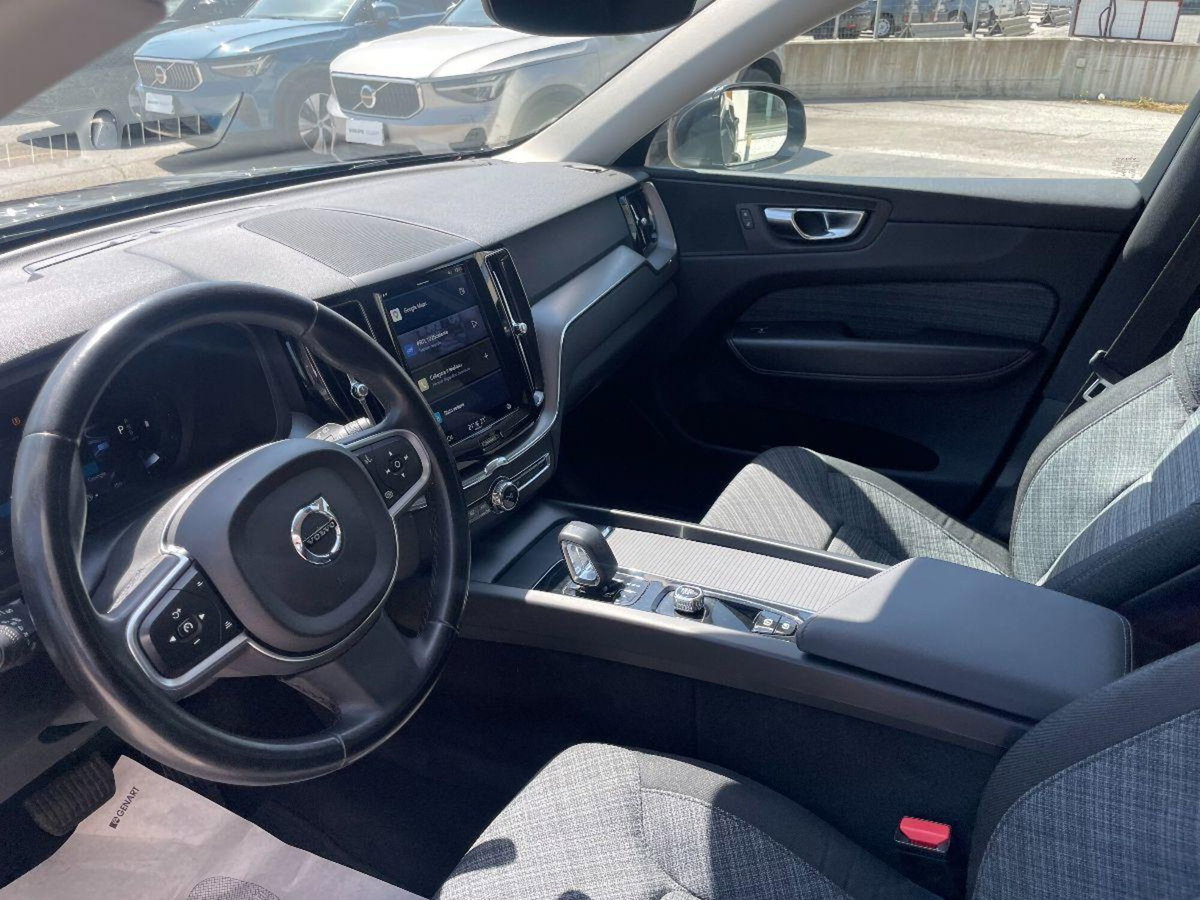 Volvo XC60 B4 automatico Core (8)